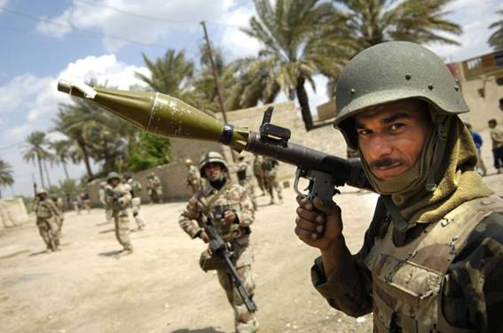 Image of a rocket propelled grenade launcher on the shoulder of a soldier